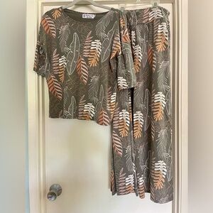 Excellent Condition Fighting Eel Palms Set